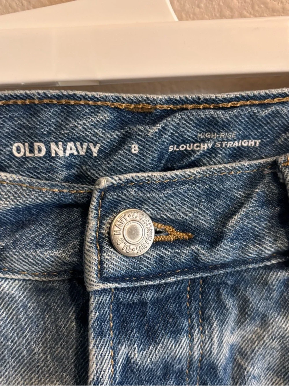 Old Navy Women’s Slouchy Straight Light Blue Distressed Jeans Size 8 - Picture 2 of 3